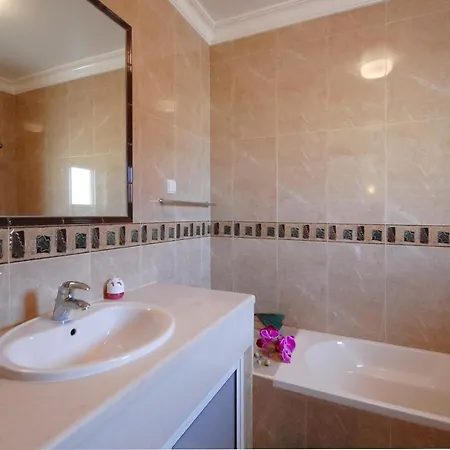 Alice - Free Wifi & Air Co & Swimming Pool - By Bedzy Villa
